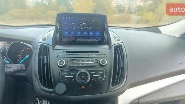 Білий Форд Куга, об'ємом двигуна 1.5 л та пробігом 138 тис. км за 17000 $, фото 3 на Automoto.ua