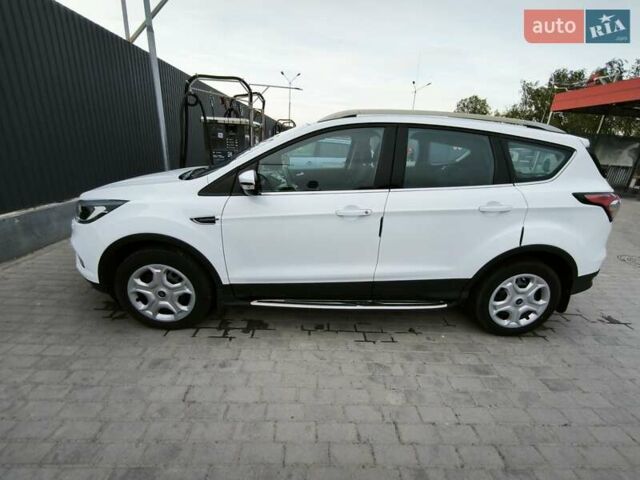 Белый Форд Куга, объемом двигателя 1.5 л и пробегом 180 тыс. км за 14400 $, фото 6 на Automoto.ua