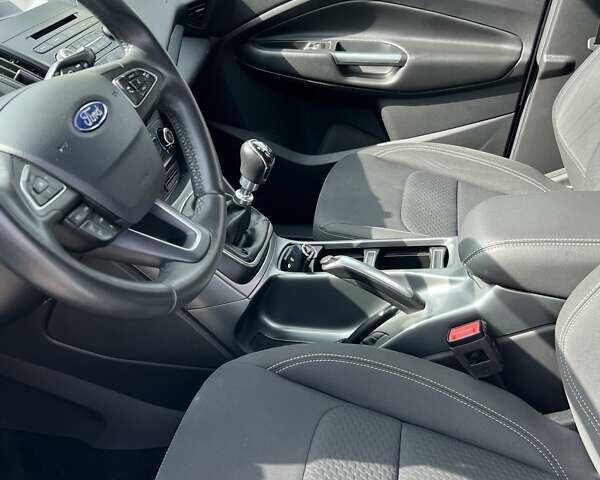 Форд Куга 2018 в Полтаве на Automoto.ua Белый Форд Куга, объемом двигателя 1.5 л и пробегом 64 тыс. км за 16990 $, фото 8 на Automoto.ua