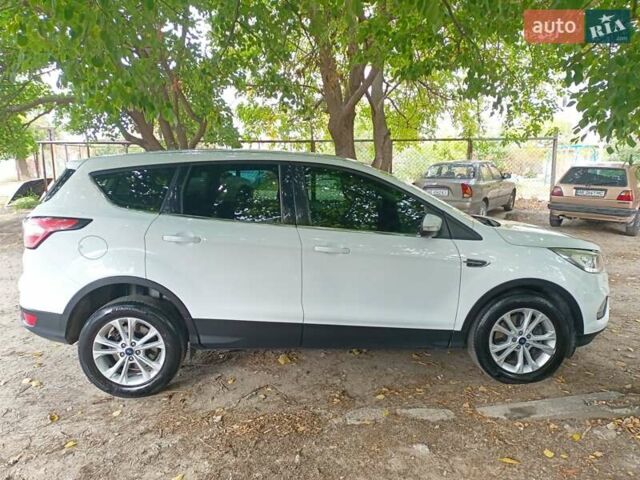 Білий Форд Куга, об'ємом двигуна 1.5 л та пробігом 138 тис. км за 17000 $, фото 10 на Automoto.ua