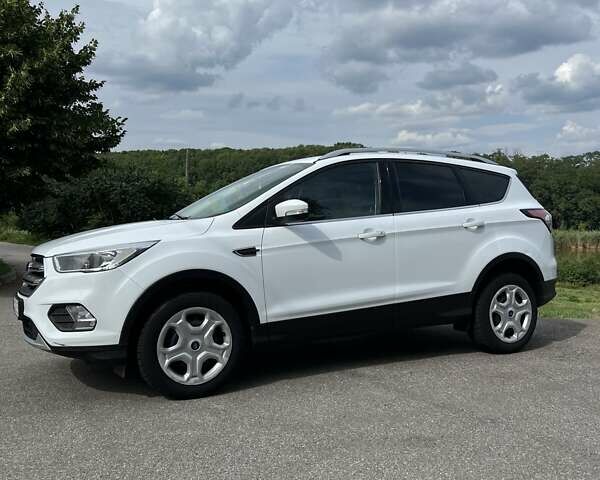 Форд Куга 2018 в Полтаве на Automoto.ua Белый Форд Куга, объемом двигателя 1.5 л и пробегом 64 тыс. км за 16990 $, фото 4 на Automoto.ua