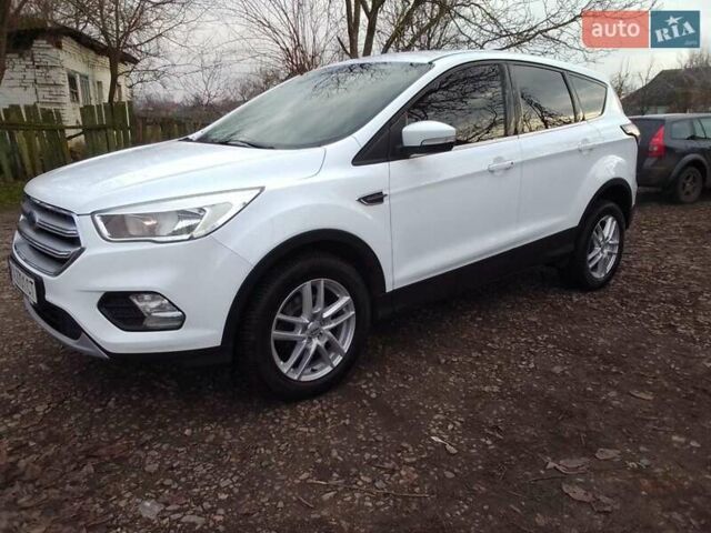 Білий Форд Куга, об'ємом двигуна 1.5 л та пробігом 150 тис. км за 13999 $, фото 2 на Automoto.ua