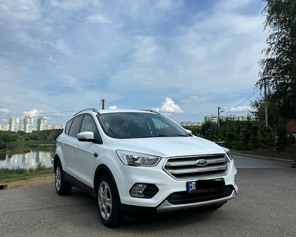 Форд Куга 2018 в Полтаве на Automoto.ua Белый Форд Куга, объемом двигателя 1.5 л и пробегом 64 тыс. км за 16990 $, фото 7 на Automoto.ua