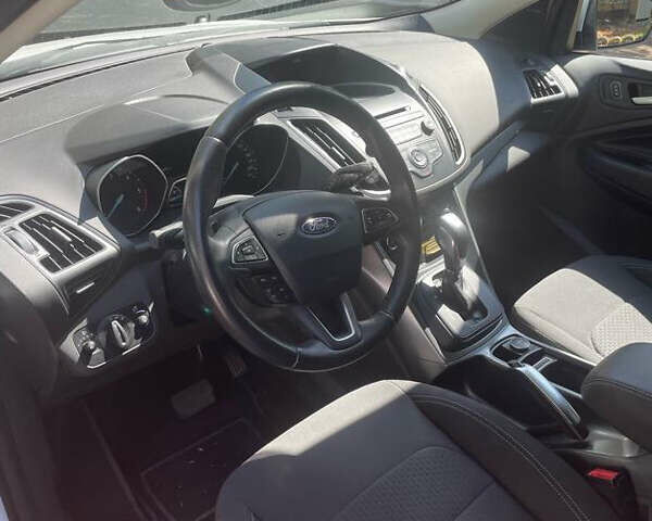 Білий Форд Куга, об'ємом двигуна 1.5 л та пробігом 55 тис. км за 17900 $, фото 4 на Automoto.ua