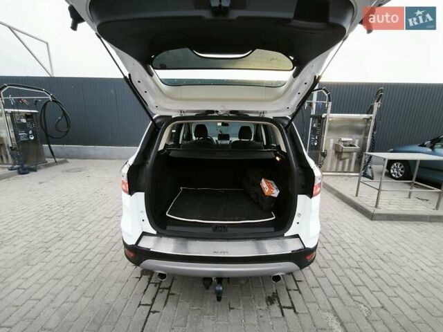 Белый Форд Куга, объемом двигателя 1.5 л и пробегом 180 тыс. км за 14400 $, фото 11 на Automoto.ua