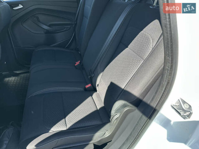 Білий Форд Куга, об'ємом двигуна 1.5 л та пробігом 80 тис. км за 16850 $, фото 10 на Automoto.ua