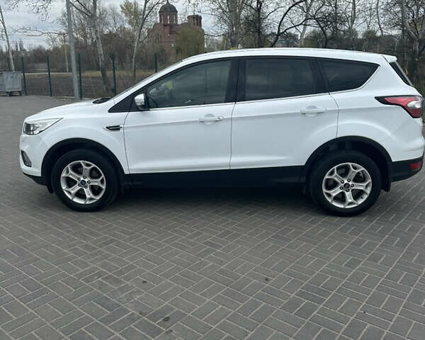 Білий Форд Куга, об'ємом двигуна 1.5 л та пробігом 95 тис. км за 16400 $, фото 6 на Automoto.ua