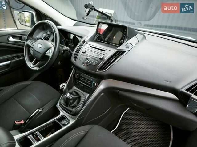 Белый Форд Куга, объемом двигателя 1.5 л и пробегом 180 тыс. км за 14400 $, фото 22 на Automoto.ua