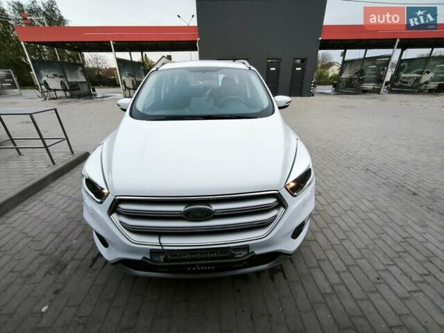 Белый Форд Куга, объемом двигателя 1.5 л и пробегом 180 тыс. км за 14400 $, фото 1 на Automoto.ua