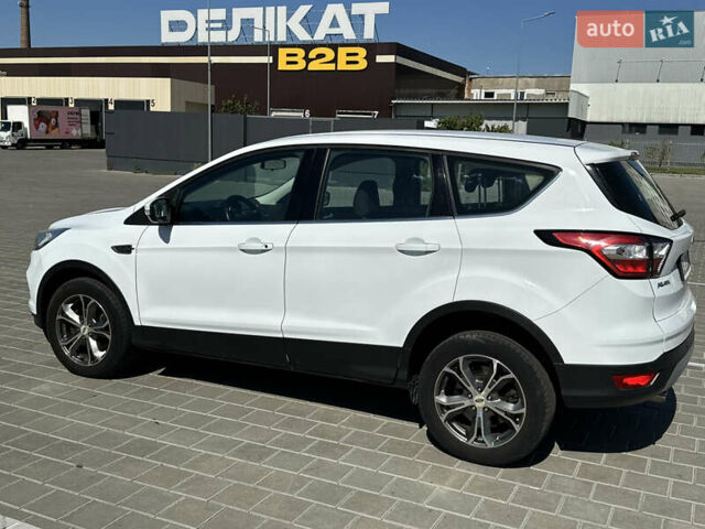 Білий Форд Куга, об'ємом двигуна 1.5 л та пробігом 80 тис. км за 16850 $, фото 6 на Automoto.ua
