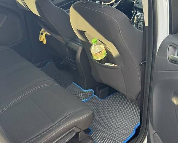 Білий Форд Куга, об'ємом двигуна 1.5 л та пробігом 116 тис. км за 17000 $, фото 28 на Automoto.ua