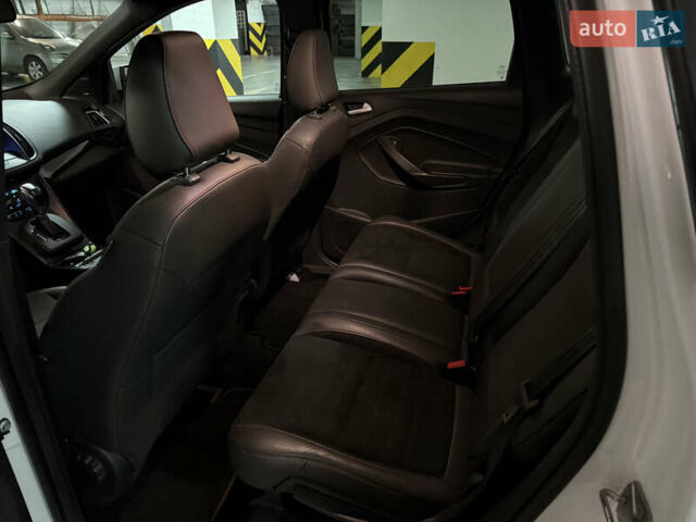 Белый Форд Куга, объемом двигателя 2 л и пробегом 229 тыс. км за 16500 $, фото 12 на Automoto.ua