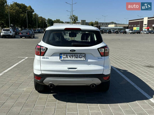 Білий Форд Куга, об'ємом двигуна 1.5 л та пробігом 80 тис. км за 16850 $, фото 4 на Automoto.ua