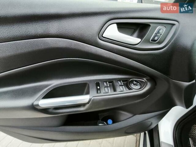 Белый Форд Куга, объемом двигателя 1.5 л и пробегом 180 тыс. км за 14400 $, фото 29 на Automoto.ua