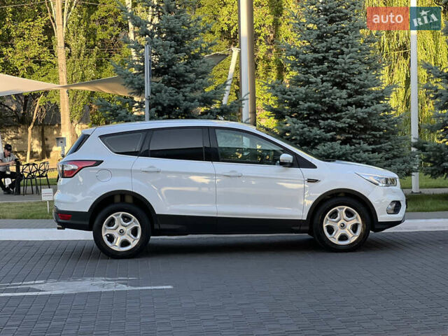Белый Форд Куга, объемом двигателя 1.5 л и пробегом 92 тыс. км за 17900 $, фото 9 на Automoto.ua