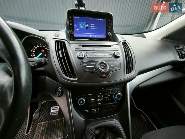 Белый Форд Куга, объемом двигателя 1.5 л и пробегом 180 тыс. км за 14400 $, фото 27 на Automoto.ua