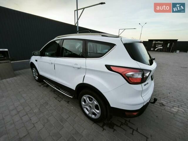 Белый Форд Куга, объемом двигателя 1.5 л и пробегом 180 тыс. км за 14400 $, фото 7 на Automoto.ua