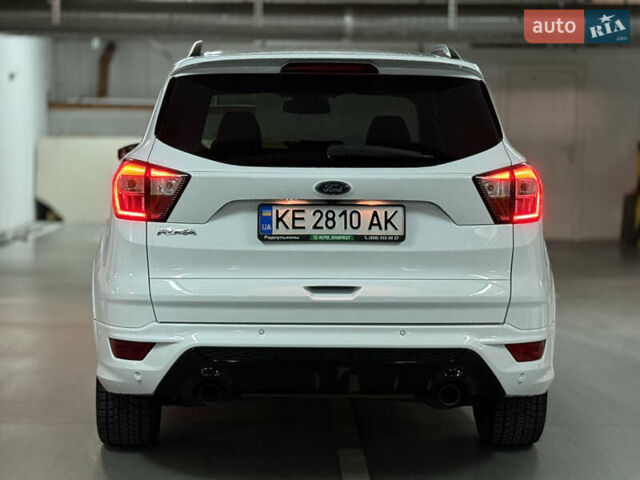 Белый Форд Куга, объемом двигателя 2 л и пробегом 229 тыс. км за 16500 $, фото 3 на Automoto.ua