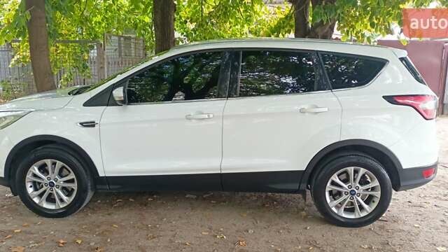 Білий Форд Куга, об'ємом двигуна 1.5 л та пробігом 138 тис. км за 17000 $, фото 4 на Automoto.ua