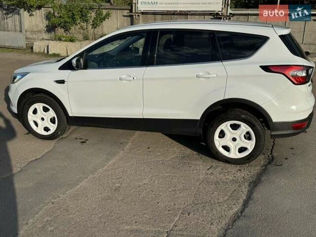 Білий Форд Куга, об'ємом двигуна 1.5 л та пробігом 116 тис. км за 17000 $, фото 36 на Automoto.ua
