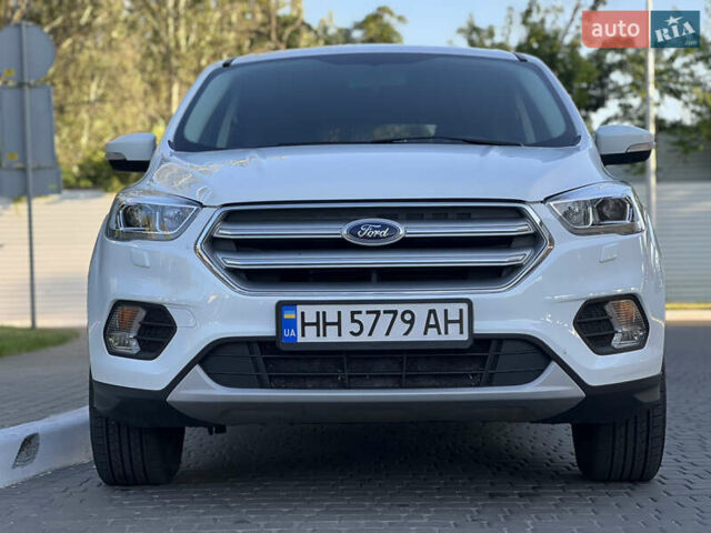 Белый Форд Куга, объемом двигателя 1.5 л и пробегом 92 тыс. км за 17900 $, фото 5 на Automoto.ua