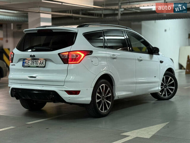 Белый Форд Куга, объемом двигателя 2 л и пробегом 229 тыс. км за 16500 $, фото 4 на Automoto.ua