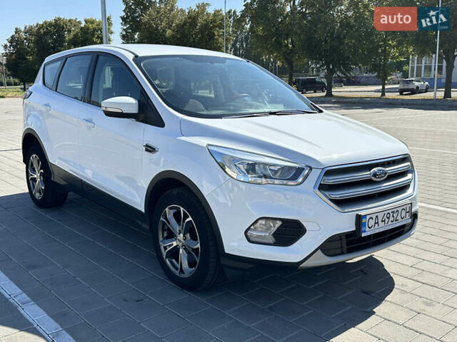 Білий Форд Куга, об'ємом двигуна 1.5 л та пробігом 80 тис. км за 16850 $, фото 2 на Automoto.ua