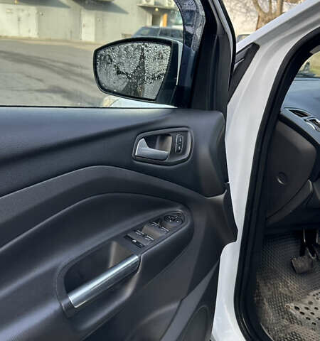 Белый Форд Куга, объемом двигателя 1.5 л и пробегом 102 тыс. км за 19500 $, фото 28 на Automoto.ua