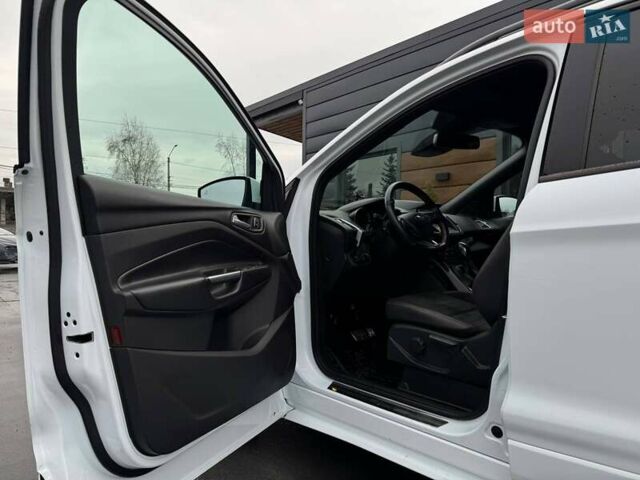 Белый Форд Куга, объемом двигателя 2 л и пробегом 184 тыс. км за 18700 $, фото 24 на Automoto.ua