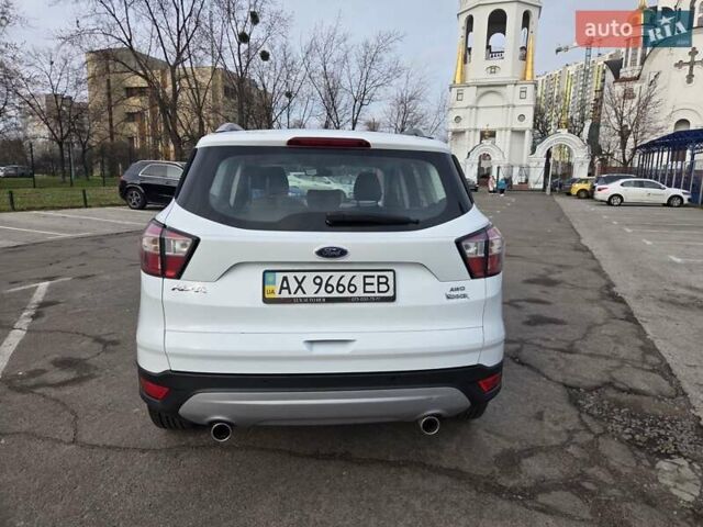 Белый Форд Куга, объемом двигателя 2 л и пробегом 134 тыс. км за 18950 $, фото 3 на Automoto.ua