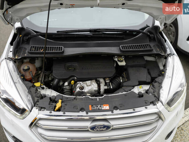 Белый Форд Куга, объемом двигателя 1.5 л и пробегом 82 тыс. км за 19500 $, фото 42 на Automoto.ua