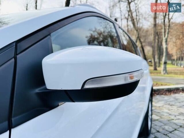 Білий Форд Куга, об'ємом двигуна 2 л та пробігом 140 тис. км за 18500 $, фото 26 на Automoto.ua