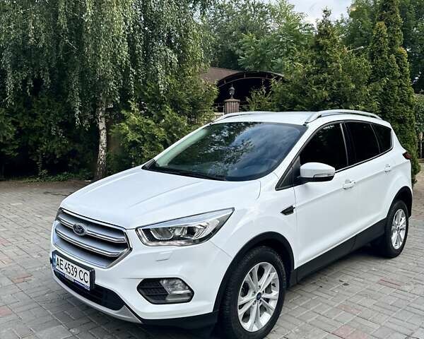 Белый Форд Куга, объемом двигателя 1.5 л и пробегом 49 тыс. км за 18500 $, фото 1 на Automoto.ua