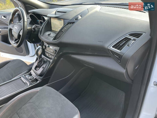 Білий Форд Куга, об'ємом двигуна 2 л та пробігом 248 тис. км за 17500 $, фото 31 на Automoto.ua