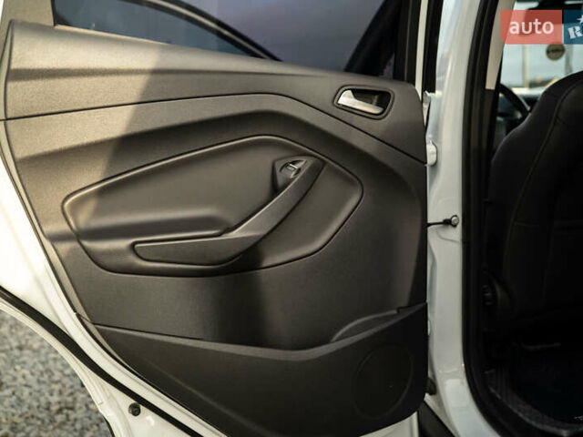 Білий Форд Куга, об'ємом двигуна 1.5 л та пробігом 88 тис. км за 18900 $, фото 29 на Automoto.ua