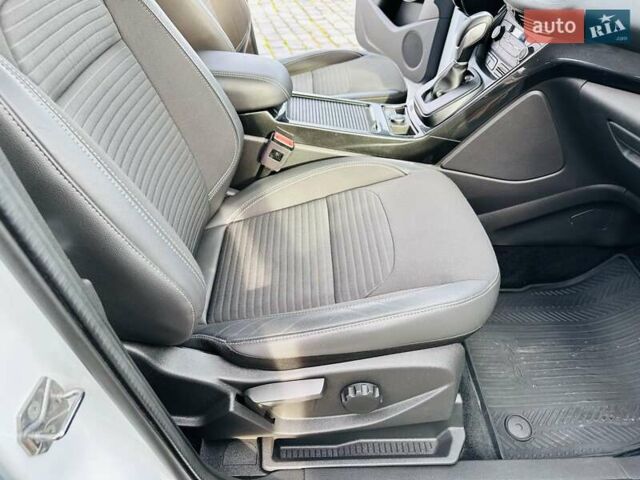 Білий Форд Куга, об'ємом двигуна 2 л та пробігом 140 тис. км за 18500 $, фото 79 на Automoto.ua