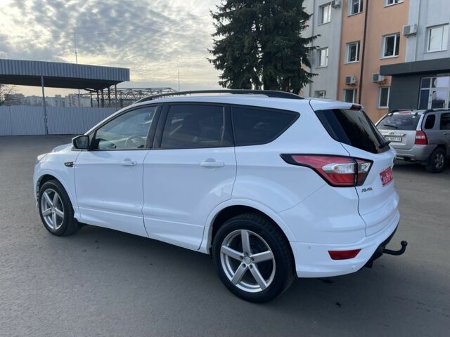 Белый Форд Куга, объемом двигателя 2 л и пробегом 247 тыс. км за 416 $, фото 4 на Automoto.ua