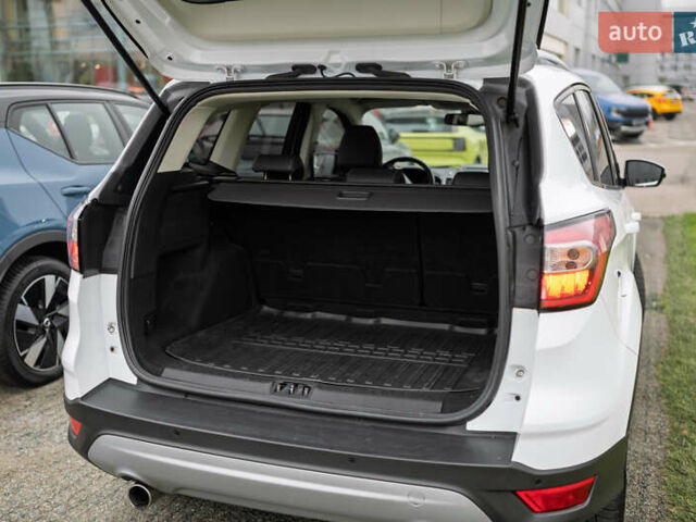 Белый Форд Куга, объемом двигателя 1.5 л и пробегом 82 тыс. км за 19500 $, фото 12 на Automoto.ua