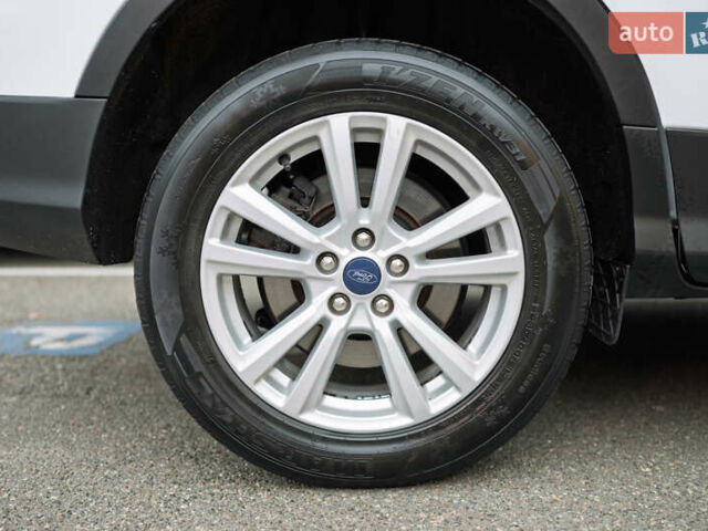 Белый Форд Куга, объемом двигателя 1.5 л и пробегом 82 тыс. км за 19500 $, фото 35 на Automoto.ua