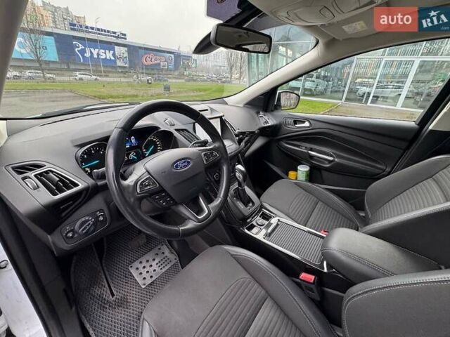 Белый Форд Куга, объемом двигателя 1.5 л и пробегом 91 тыс. км за 17500 $, фото 25 на Automoto.ua