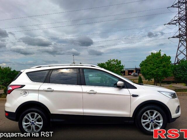 Форд Куга 2019 у Южноукраинске на Automoto.ua Білий Форд Куга, об'ємом двигуна 1.5 л та пробігом 75 тис. км за 17500 $, фото 4 на Automoto.ua