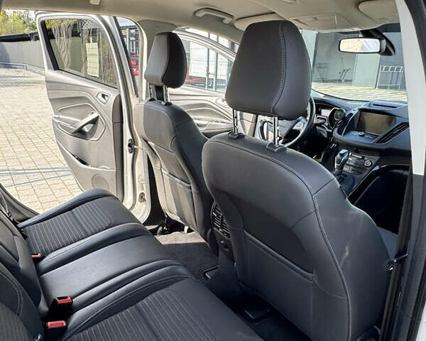 Белый Форд Куга, объемом двигателя 1.5 л и пробегом 88 тыс. км за 18500 $, фото 17 на Automoto.ua