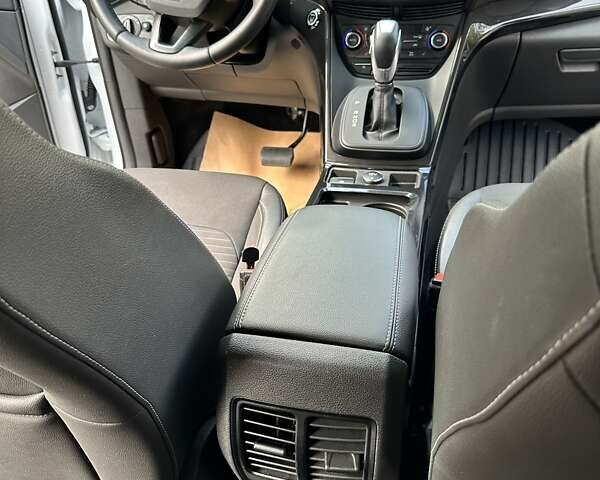 Белый Форд Куга, объемом двигателя 1.5 л и пробегом 49 тыс. км за 18500 $, фото 15 на Automoto.ua