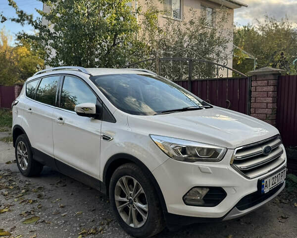 Белый Форд Куга, объемом двигателя 1.5 л и пробегом 113 тыс. км за 17500 $, фото 1 на Automoto.ua