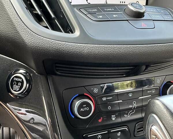 Белый Форд Куга, объемом двигателя 1.5 л и пробегом 49 тыс. км за 18500 $, фото 19 на Automoto.ua