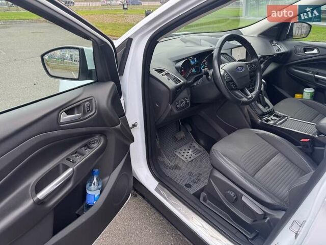 Белый Форд Куга, объемом двигателя 1.5 л и пробегом 91 тыс. км за 17500 $, фото 20 на Automoto.ua
