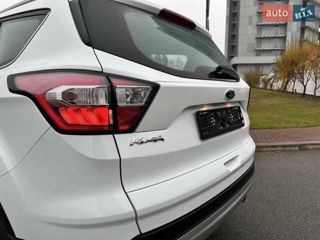 Белый Форд Куга, объемом двигателя 2 л и пробегом 70 тыс. км за 20500 $, фото 23 на Automoto.ua