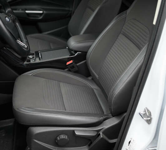 Белый Форд Куга, объемом двигателя 1.5 л и пробегом 82 тыс. км за 19500 $, фото 33 на Automoto.ua