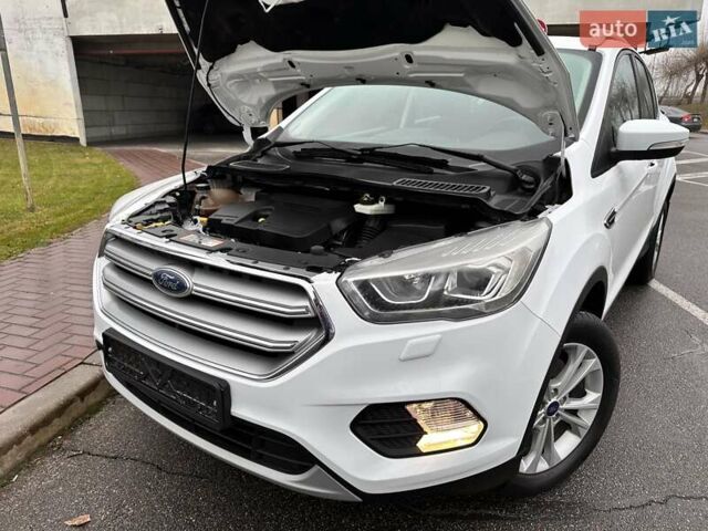 Белый Форд Куга, объемом двигателя 2 л и пробегом 70 тыс. км за 20500 $, фото 53 на Automoto.ua