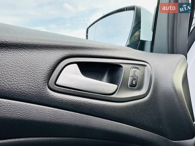 Білий Форд Куга, об'ємом двигуна 2 л та пробігом 140 тис. км за 18500 $, фото 45 на Automoto.ua